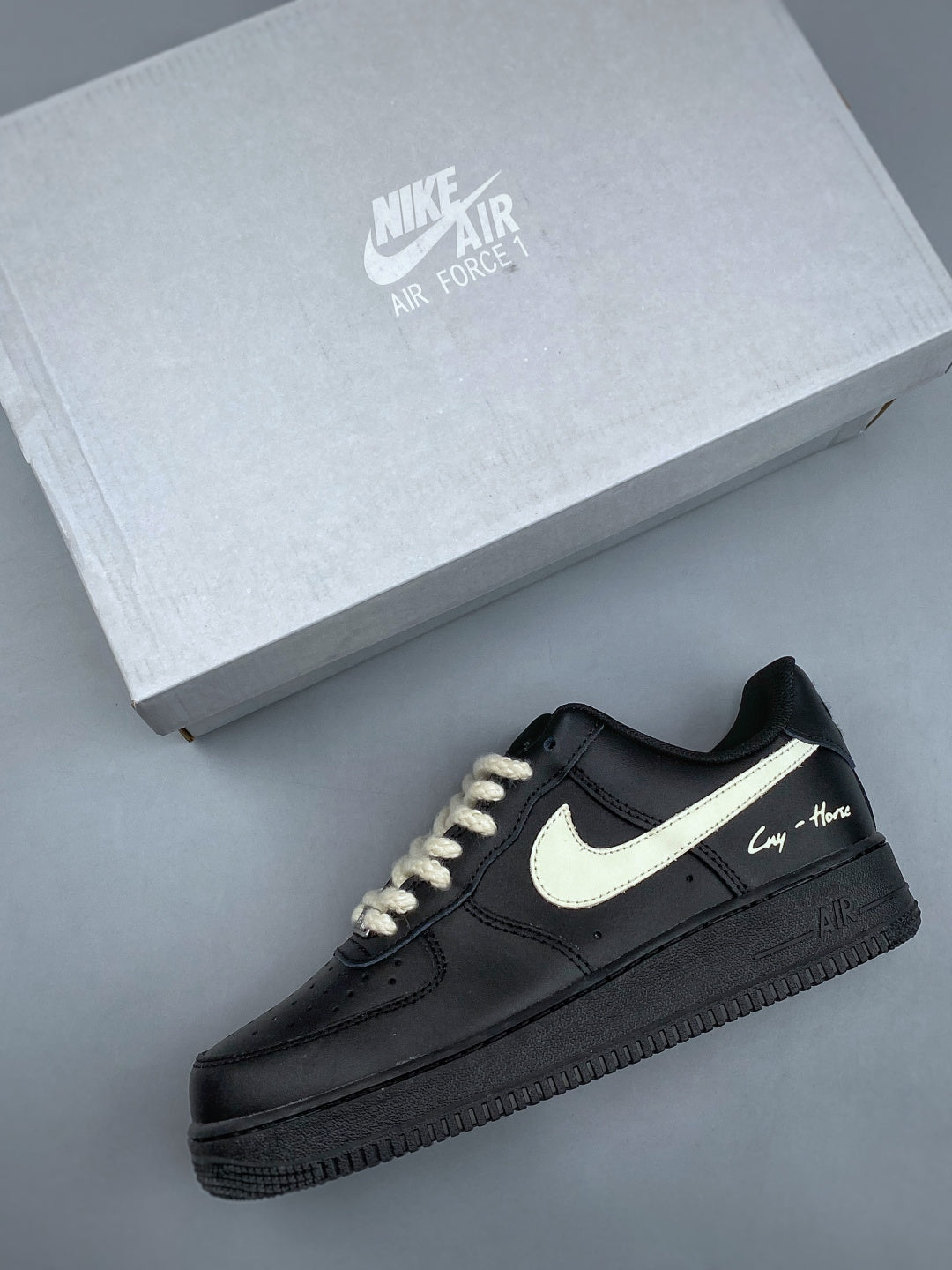 NIKE AIR FORCE 1 LOW
