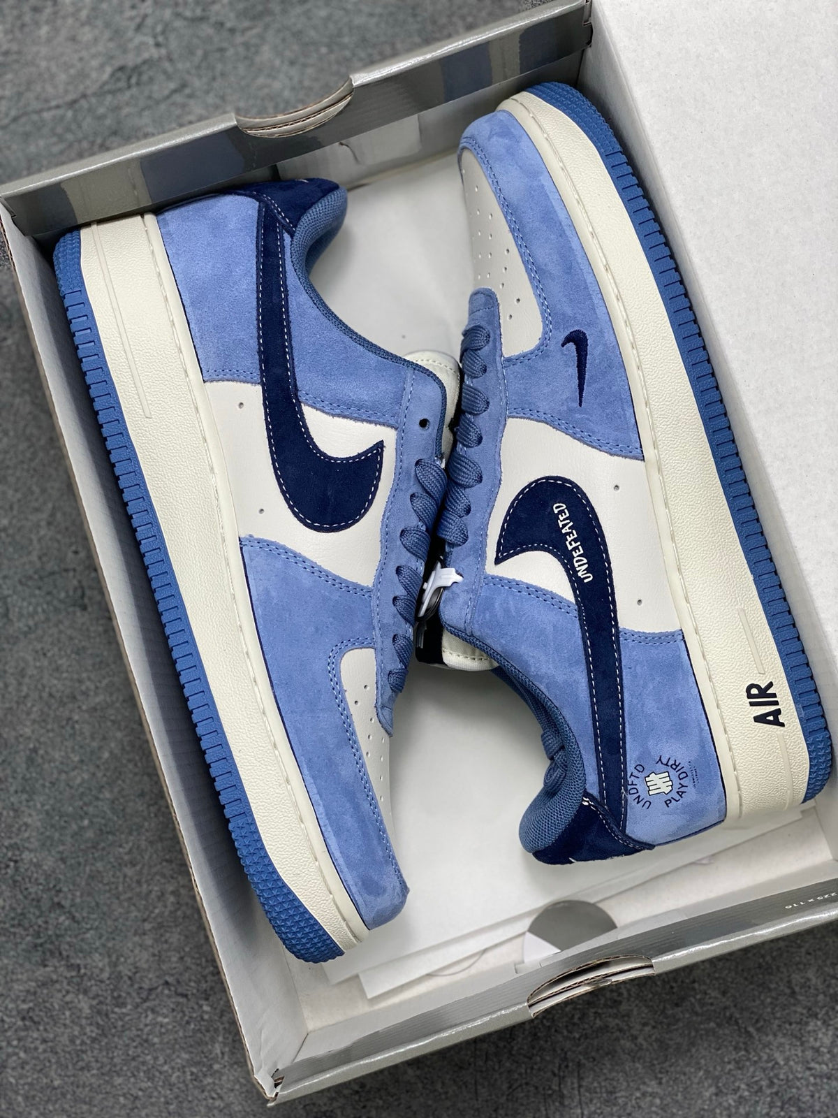 Undefeated联名AF1